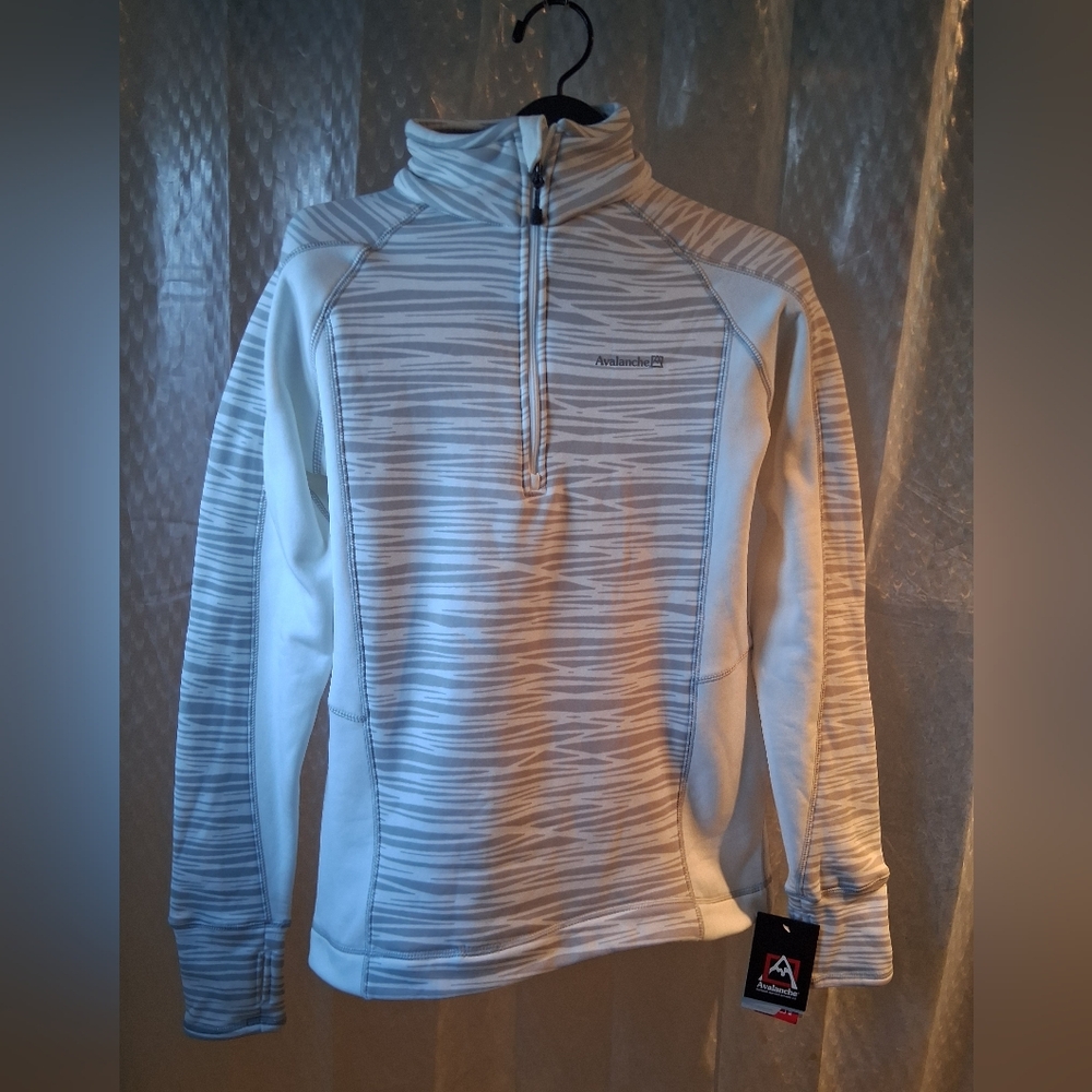 Avalanche White and Gray Quarter-Zip Pullover Size L NWT